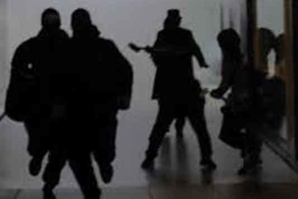 கொழும்பில் பரபரப்பை ஏற்படுத்திய பெண் உள்ளிட்ட கும்பல் | Police Arrested Gang Of Robbers Colombo