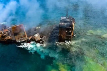 பாதுகாப்பற்ற நிலையில் எக்ஸ்பிரஸ் பேர்ல் கப்பல்!