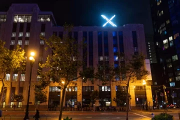 ட்விட்டர் தலைமை கட்டிடத்தில் நிறுவப்பட்ட லோகோ சில நாட்களில் அகற்றப்பட்டதன் பின்னணி என்ன ?