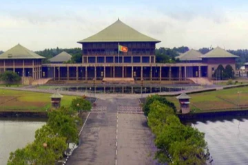 "සියලුම මන්ත්‍රීවරුන් ඉල්ලා අස්වෙන්න" - ප්‍රබලයෙක්ගෙන් ප්‍රකාශයක්..