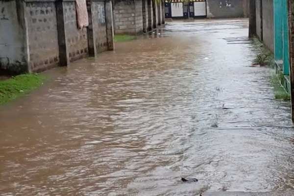 கொட்டித் தீர்க்கும் மழை; வெள்ளத்தில் தத்தளிக்கும் அக்கரைப்பற்று | The Pouring Rain The Flood Akkaraipattu கொட்டித் தீர்க்கும் மழை; வெள்ளத்தில் தத்தளிக்கும் அக்கரைப்பற்று | The Pouring Rain The Flood Akkaraipattu