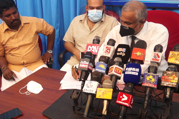 முல்லைத்தீவில் கையெழுத்து வேட்டையை ஆரம்பித்த சுமந்திரன்! - ஐபிசி தமிழ்