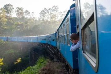 ரயிலில் செல்ஃபி எடுக்க முயன்ற சிறுவனுக்கு நேர்ந்த கதி!