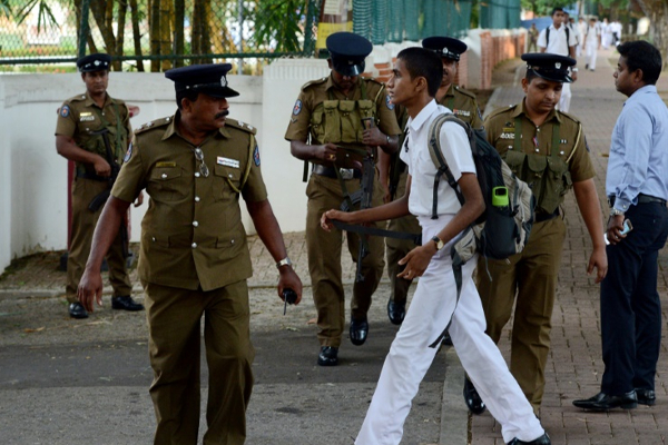 ஆசிரியை உட்பட மூன்று பெண்களின் மிக மோசமான செயல்; அதிரடியாக கைது! | Three Women Including The Teacher Were Arrested