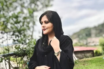 ஹிஜாப் அணியாத இளம் பெண்ணை அடித்து கொன்ற பொலிஸார்