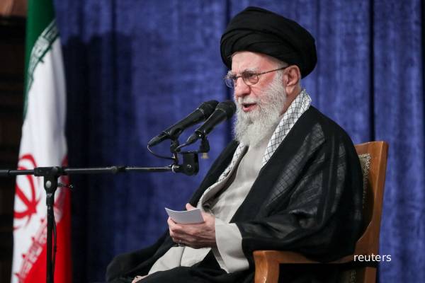 முப்பது நிமிடங்களில் மூன்று எச்சரிக்கை... ட்ரம்பை குறிவைத்த ஈரானின் காமெனி | Khamenei Targets Trump