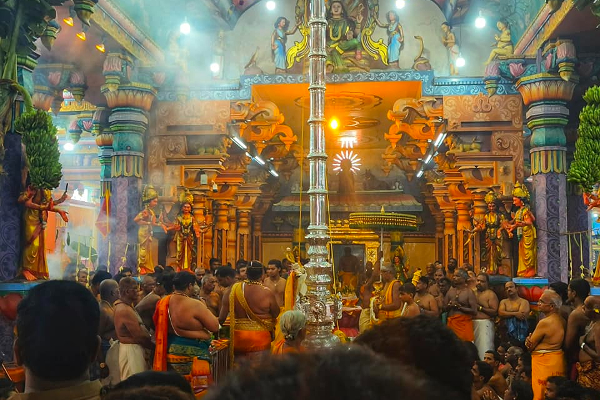 யாழ் - நயினை நாகபூசணி அம்மன் ஆலயத்தில் அலைகடலென திரண்ட பக்தர்கள்!(Photos) | Devotees Gathered At Naina Nagabhusani Amman