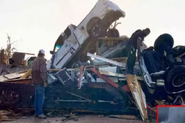 அமெரிக்காவில் சக்தி வாய்ந்த சூறாவளி; 3 பேர் பலி, 50 பேர் காயம்