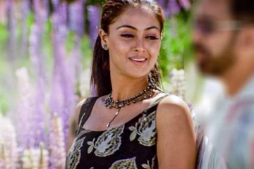 20 வயது மூத்த நடிகருடன் ஒரேவொரு லிப் லாக் காட்சி!! பிரேக்கப்பில் முடிந்த சிம்ரன் காதல்...