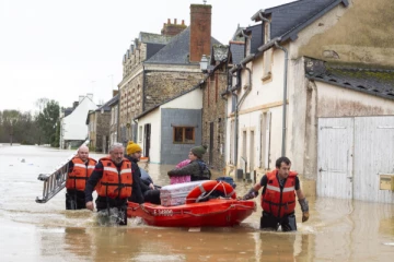 பிரான்சை புரட்டி எடுக்கும் Herminia புயல்: 400 பேர் வீடுகளைவிட்டு வெளியேற்றம்