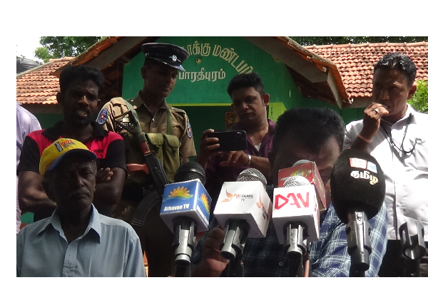 நலன்புரி உதவித்திட்ட கொடுப்பனவில் முறைக்கேடுகள் - வவுனியாவில் மக்கள் ஆர்ப்பாட்டம் | Welfare Assistance Payments People Protest Vavuniy