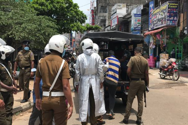 இலங்கையில் 5 லட்சம் கடன் அட்டைகளை பயன்படுத்தி பெரும் மோசடியில் ஈடுபட்ட இளைஞன்! | Youth Involved Huge Fraud Credit Cards Sri Lanka