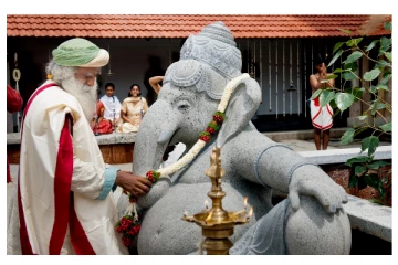 விநாயகர் சிலைகளை இயற்கை மூலப் பொருட்களை கொண்டு தயாரிக்க வேண்டும் – சத்குரு வேண்டுகோள்