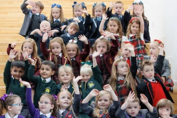 ஒரே பள்ளியில் 17 ஜோடி இரட்டையர்கள்; ஸ்காட்லாந்து மாவட்டத்தில் ஆச்சரியமான நிகழ்வு