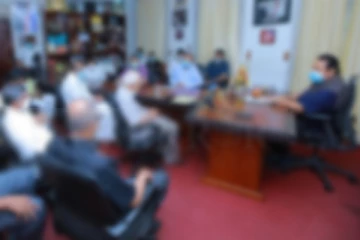 பிரதமரை இரகசியமாக சந்தித்து பேசியுள்ள எதிர்க்கட்சி எம்.பி.க்கள் குழு!