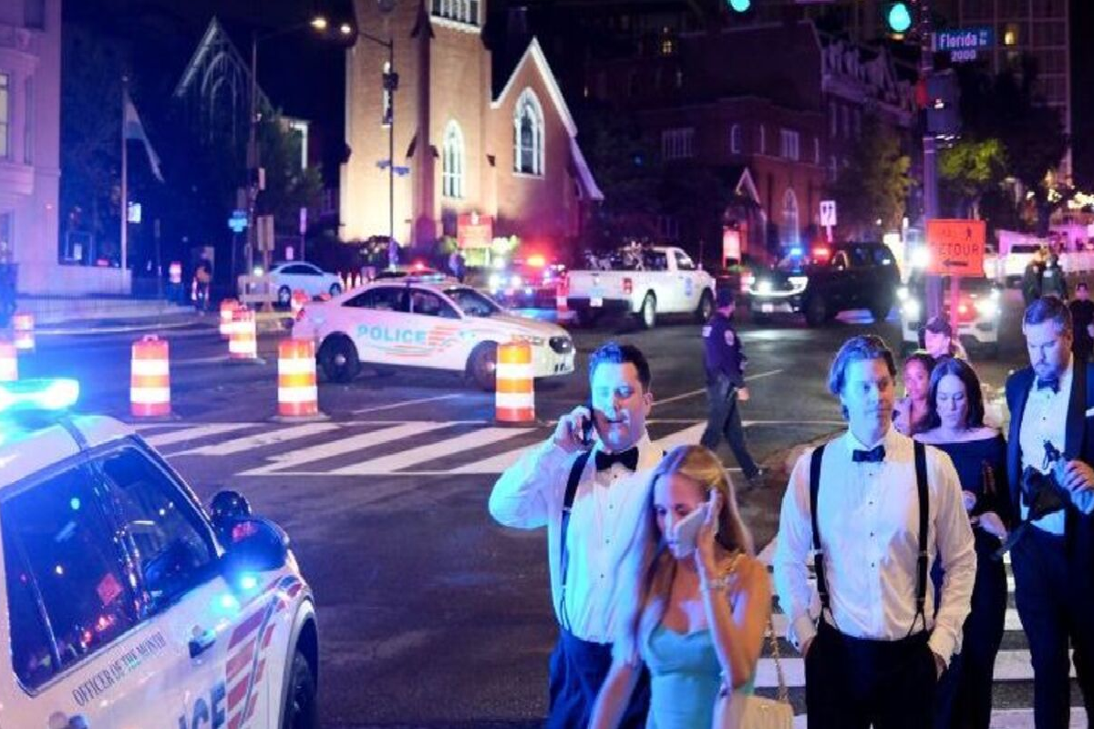 ட்ரம்பின் விருந்தில் துப்பாக்கிச்சூடு ; முன்கூட்டியே கூறிய வெள்ளை மாளிகை ஊடகச் செயலாளர் | White House Warned Of Shooting At Trump Event