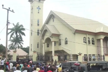 நாடொன்றில் பயங்கரம்;  தேவாலயத்திற்குள் 50 பேர் சுட்டுக்கொலை