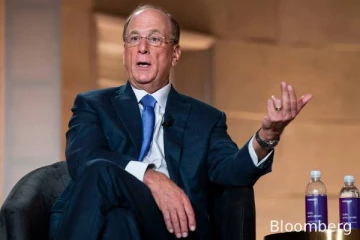 பாதி அமெரிக்காவை வாங்கும் அளவிற்கு செல்வம் - யார் இந்த லாரி ஃபிங்க்?