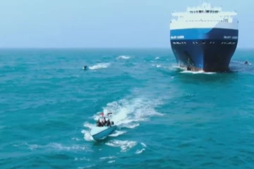 செங்கடலில் கச்சா எண்ணெய் எடுக்கும் கப்பல் மூழ்கி விபத்து