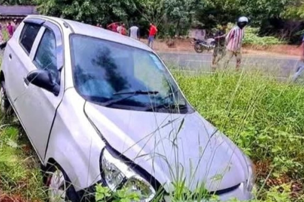 கார் மோதி உழவு இயந்திரத்தில் பயணித்த இருவர் பலி | Two Killed In Plowing Accident