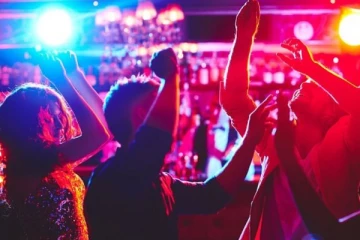 கொழும்பு - பம்பலப்பிட்டியில் பெண்கள் உள்ளிட்ட 25 பேர் கைது!