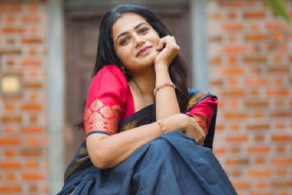 TRP-ஐ ஆளும் சீரியல்களில் நடிக்கும் நடிகைகள்!! ஒரு நாளைக்கு இவ்வளவு சம்பளமா? | Tamil Serial Actress One Day Salary Madhumitha And TRP-ஐ ஆளும் சீரியல்களில் நடிக்கும் நடிகைகள்!! ஒரு நாளைக்கு இவ்வளவு சம்பளமா? | Tamil Serial Actress One Day Salary Madhumitha And