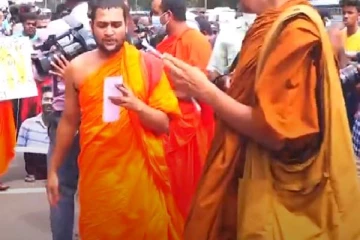 கொழும்பில் திரண்டுள்ள ஏராளமான பிக்குகள்!  (Video)