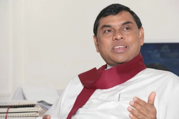 தென்னிலங்கையில் தீர்மானிமிக்க வாரம் - நாடு திரும்பிய பசில்