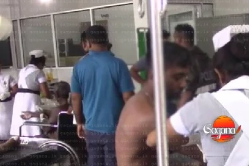 වහල මත සිටි මගීන් 34 බේරාගෙන රෝහල්ගත කරයි