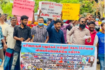 மக்களின் தோலை உரித்து சப்பாத்தும் செய்யத் தயங்காத அரசியல்வாதிகள்!