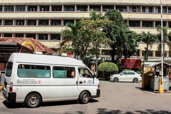 ஒரே குடும்பத்தை சேர்ந்த மூவருக்கு நேர்ந்த விபரீதம்! இளம் தாய் பரிதாபமாக பலி | Young Mother Dies After House Fire ஒரே குடும்பத்தை சேர்ந்த மூவருக்கு நேர்ந்த விபரீதம்! இளம் தாய் பரிதாபமாக பலி | Young Mother Dies After House Fire