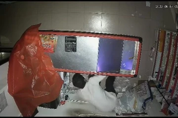 யாழில் திருட்டு! கமராவில் சிக்கிய திருடன்(Video)