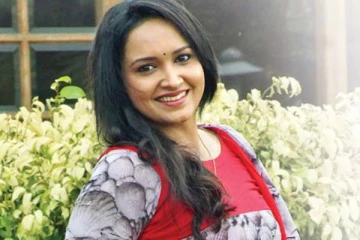 விவாகரத்து செய்தியை தனது கணவருடன் ஸ்வீட் கொடுத்து கொண்டாடிய நடிகை- இப்படியும் பிரிவார்களா?