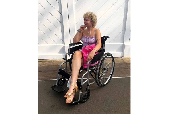 ஒரே ஒரு சாண்ட்விச் சாப்பிட்டதால் இளம்பெண் உயிருக்கு போராடும் அவலநிலை! நடந்தது என்ன? | Woman Allergic Everything Almost Killed