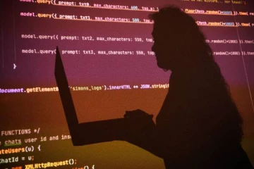 18 ஆண்டுகளுக்கு முன்பு இறந்த மகள்.. பெற்றோருக்கு வந்த சாட்பாட் - ஷாக் பின்னணி!