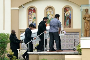 புளோரிடா கட்டிட  விபத்து; உயிரிழந்தவர்களுக்கு இறுதி சடங்கு