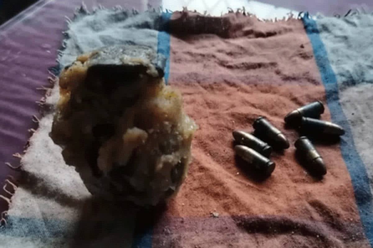 தென்னிலங்கையில் மர்மமான முறையில் மறைக்கப்பட்டிருந்த வெடிகுண்டு | Bombs Found In A Garage Area தென்னிலங்கையில் மர்மமான முறையில் மறைக்கப்பட்டிருந்த வெடிகுண்டு | Bombs Found In A Garage Area