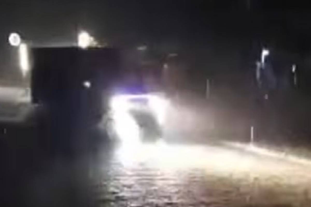 வெள்ளத்தில் மூழ்கிய வெல்லவாய - கொழும்பு பிரதான வீதி | Wellawaya Colombo Main Road Flooded வெள்ளத்தில் மூழ்கிய வெல்லவாய - கொழும்பு பிரதான வீதி | Wellawaya Colombo Main Road Flooded