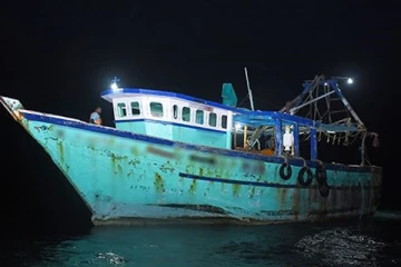 தலைமன்னாரில்  இந்திய கடற்தொழிலாளர்கள்  அறுவர் கைது (Photos)