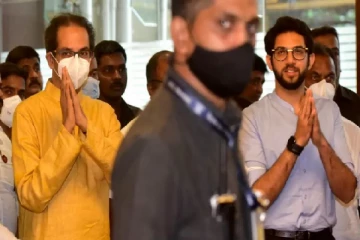 மகாராஷ்டிரா அரசியல் : பால் தாக்கரே விட்டுச் சென்ற கட்சியை காப்பாற்றுவாரா உத்தவ் தாக்கரே