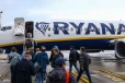 டசின் கணக்கான பயணிகளைத் தவிக்கவிட்டு லண்டன் பறந்த Ryanair விமானம்