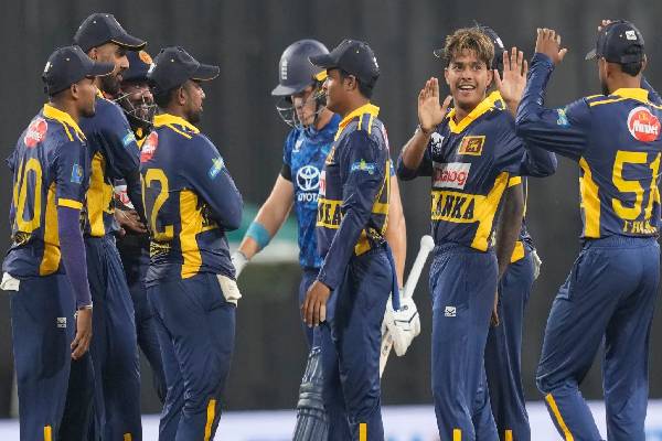 தொடரின் முதல் போட்டியில் இலங்கையை வீழ்த்தி இங்கிலாந்து அணி வெற்றி | England Beat Sri Lanka In The First Match And Won தொடரின் முதல் போட்டியில் இலங்கையை வீழ்த்தி இங்கிலாந்து அணி வெற்றி | England Beat Sri Lanka In The First Match And Won