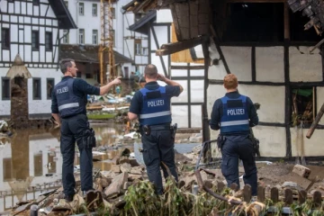 பெருவெள்ளத்தில் தத்தளிக்கும் ஜேர்மனி... வீடுகள், கடைகள் சூறையாடப்படும் அவலம்