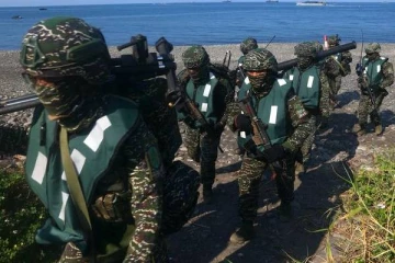 உக்ரைனை அடுத்து போருக்கு தயாராகும் தீவு நாடு... பொதுமக்களுக்கும் ஆயுத பயிற்சி: மிரட்டும் வல்லரசு