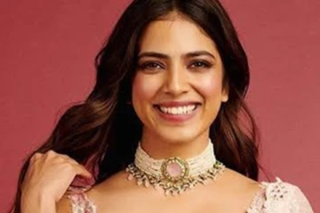 கவர்ச்சி புகைப்படம் பதிவிட காரணம் இது தான்!! கூச்சம் படாமல் சொன்ன மாளவிகா மோகனன்..