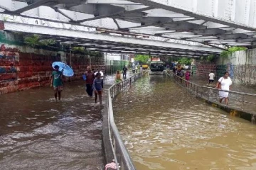 நீரில் மூழ்கிய மாம்பலம் சுரங்கப்பாதை...நீச்சல்குளம் போல் காட்சியளிக்கும் சென்னை மாநகரம்!