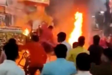 மாப்பிள்ளை ஊர்வலத்தில் மணமகனின் பரிதாபநிலை... அதிர்ந்து போன உறவினர்கள்!