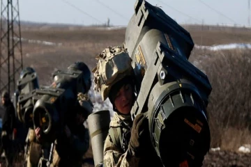 சுற்றிவளைத்த  ரஷிய ராணுவம்;  சரணடைய மறுத்து உயிர் நீத்த  13 உக்ரைன் வீரர்கள்