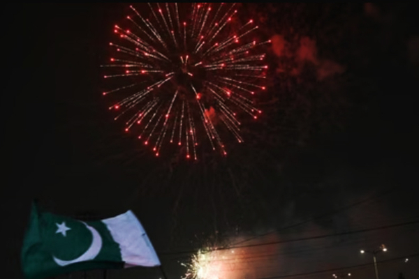 பாகிஸ்தான் சுதந்திர தின கொண்டாட்டத்தின் போது நடந்த சோகம் | 3 Killed Pakistan Independence Day Celebrations