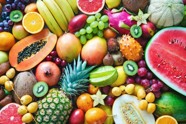 சுட்டெரிக்கும் வெயிலில் இருந்து நம்மளை தற்காத்துகொள்ள என்னென்ன செய்யலாம்? | Ommon Diseases In The Summer Season Eating Foods